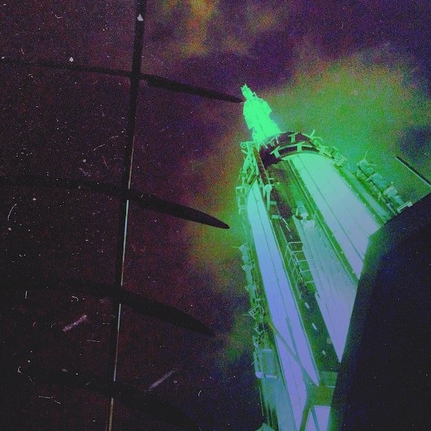 A cinematic shot of a spaceship battle in《Project Genesis》, with intense lasers firing and capital ships clashing in the background. The scene is set in a deep space environment filled with nebulae and stars.
